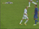 Materazzi simula agressãp e leva amarelo. O futebol não é isto, levante-se. 
